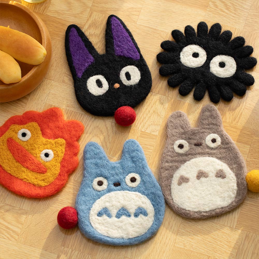 美品　カタカナーシクアルトミニコリドールミニ　ぐりとぐらかるたすごろくツイスター Handmade Wool Coaster: Makkuro Kurosuke | Planterday: Your Mission